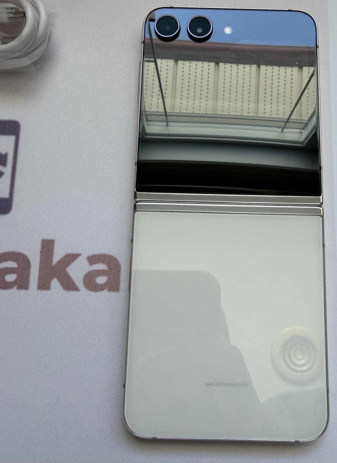 Samsung Galaxy Z Flip5 (SM-F731W) - 512GB Unlocked- White - Great Condition