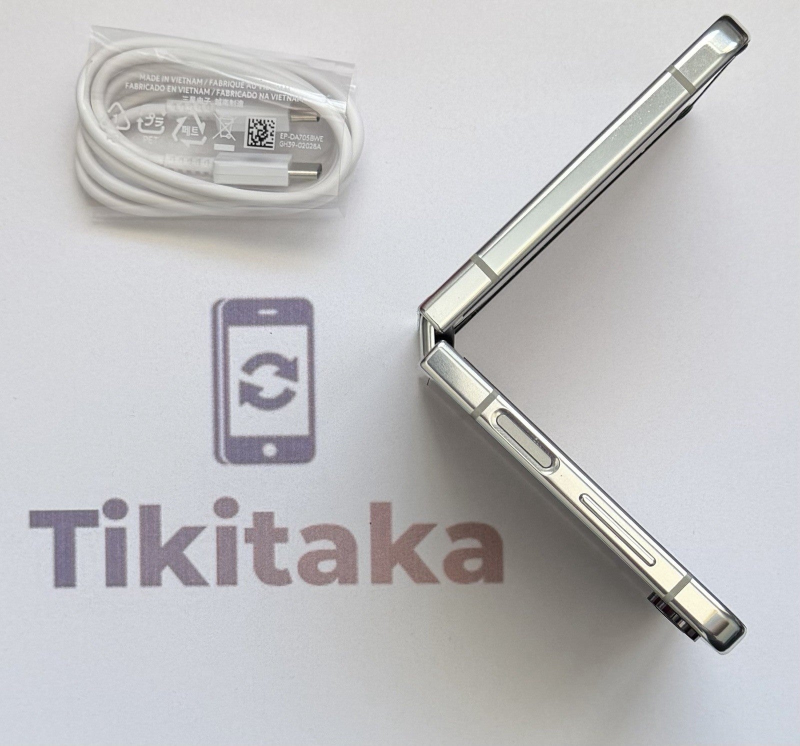 Samsung Galaxy Z Flip5 (SM-F731W) - 512GB Unlocked- White - Great Condition