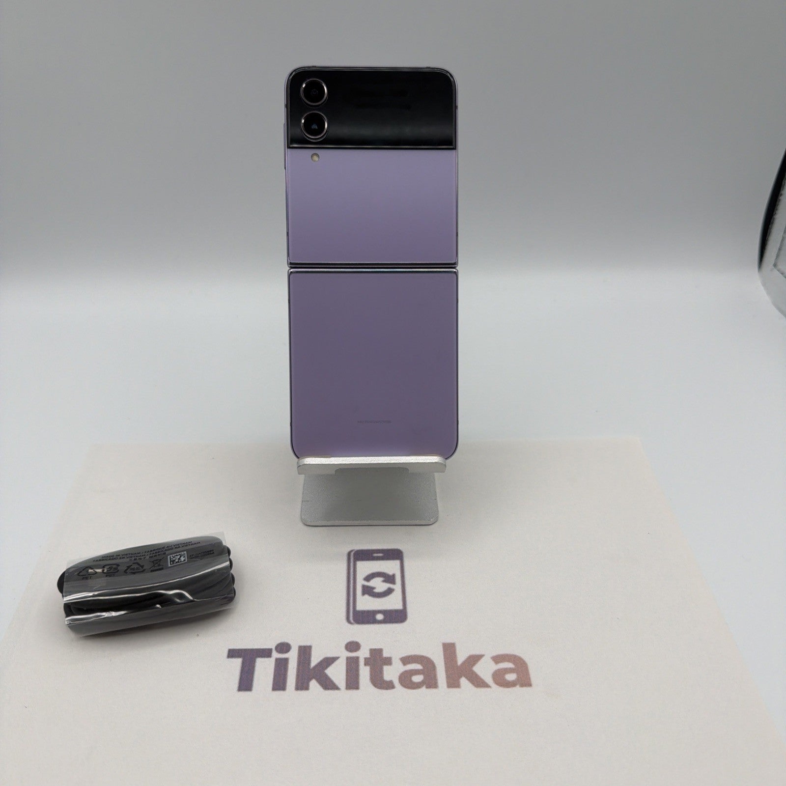 Samsung Galaxy Z Flip4 (SM-F721W) - 128GB Purple- Good Condition- Unlocked