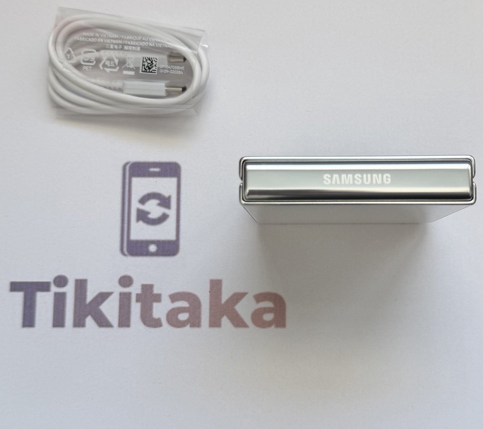 Samsung Galaxy Z Flip5 (SM-F731W) - 512GB Unlocked- White - Great Condition