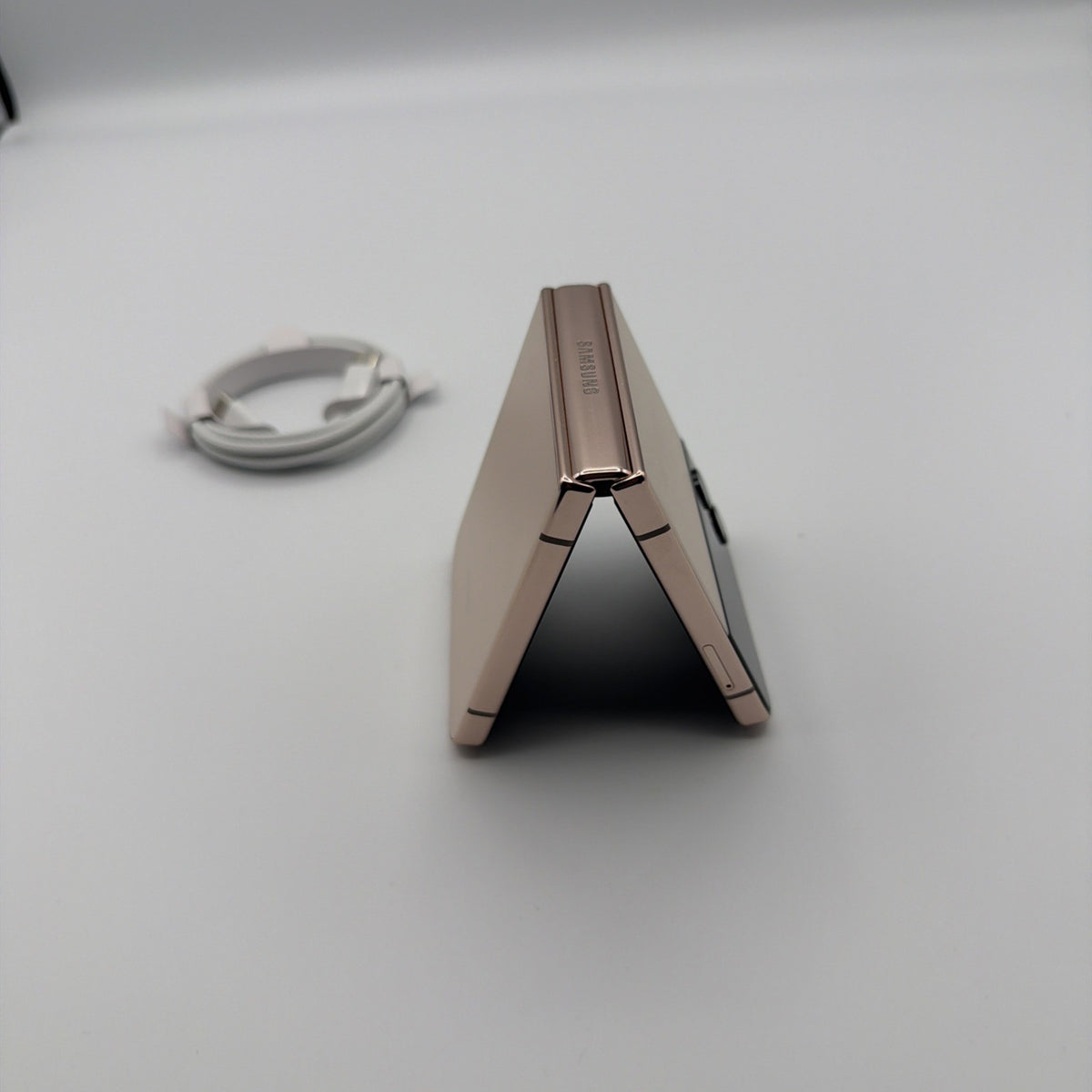 Samsung Galaxy Z Flip4 (SM-F721W) - 128GB- Fair Condition- Gold- Unlocked