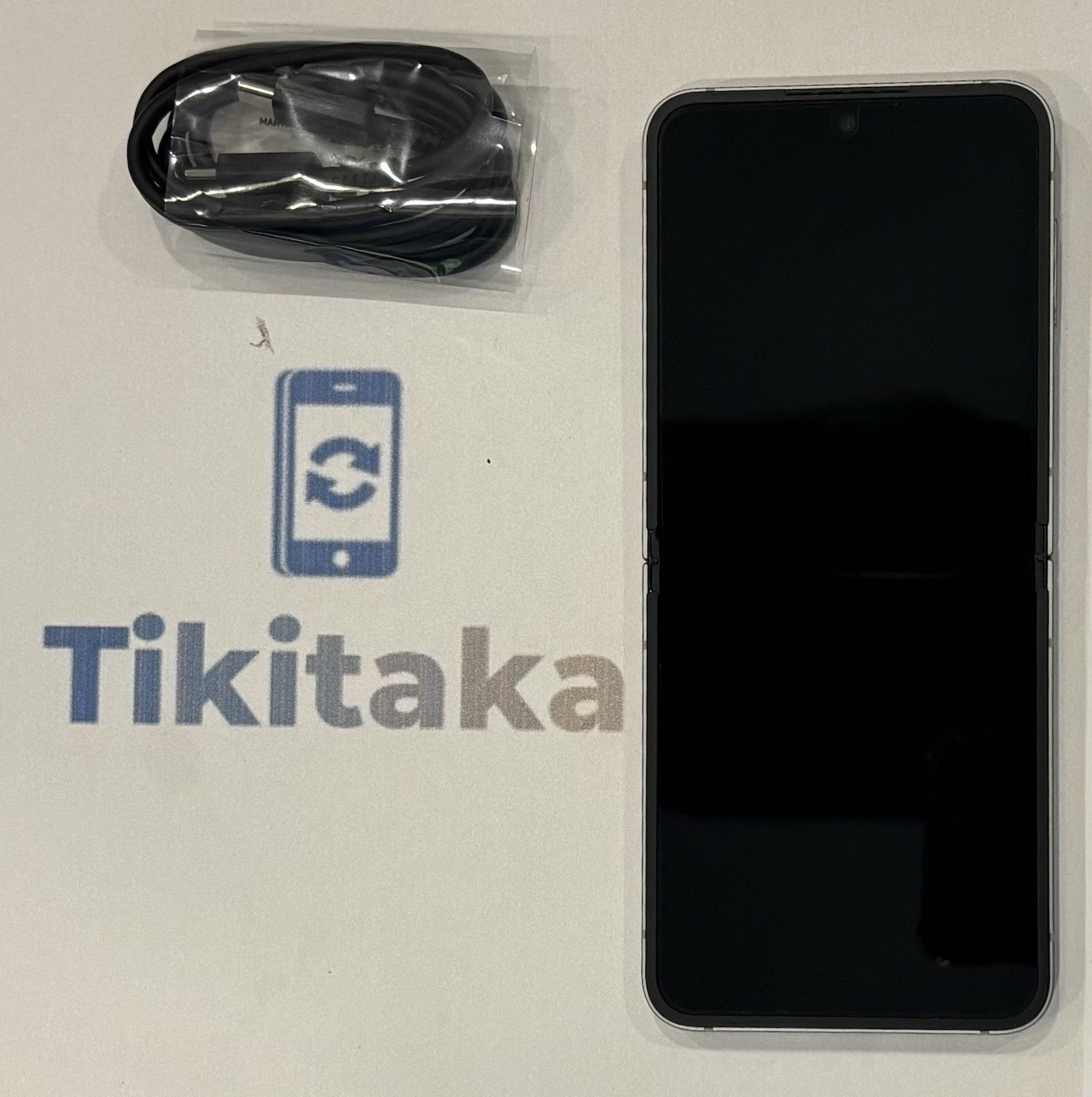 Samsung Galaxy Z Flip6 (SM-F741W) - 256GB Unlocked Silver - Great Condition