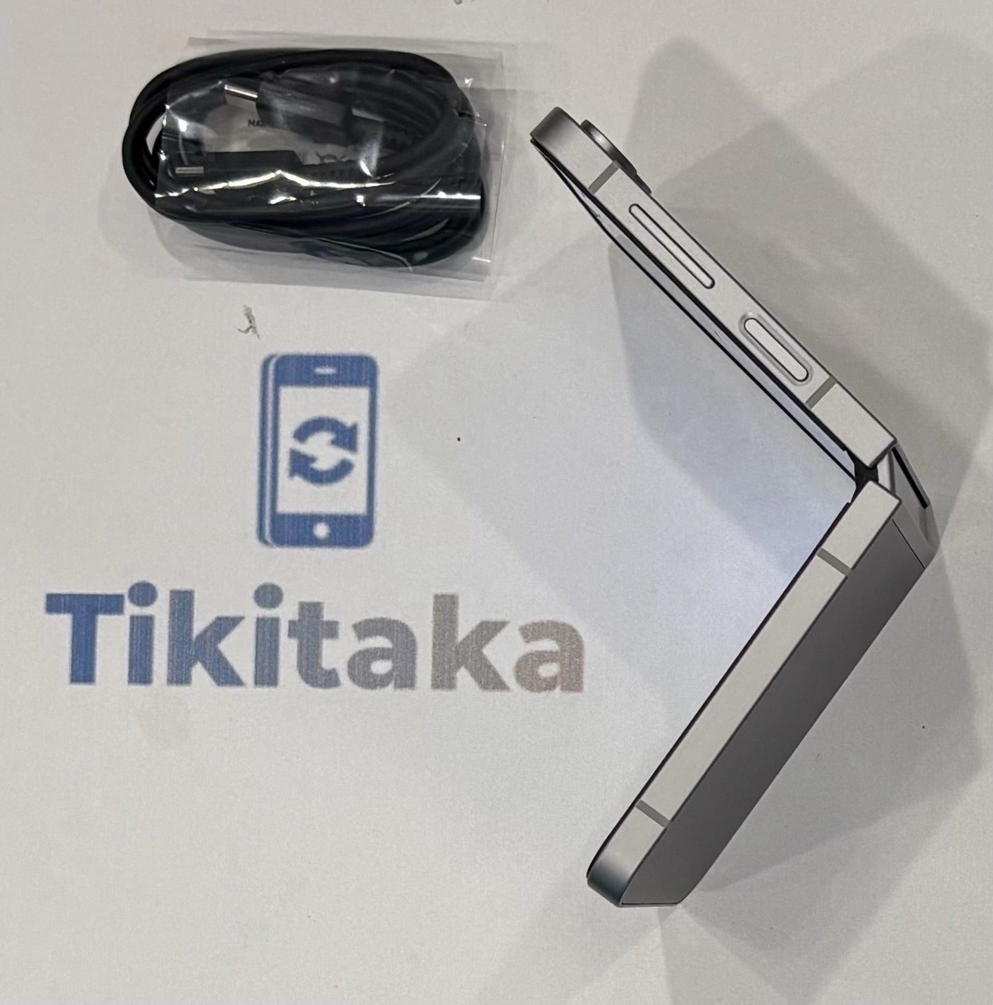 Samsung Galaxy Z Flip6 (SM-F741W) - 256GB Unlocked Silver - Great Condition