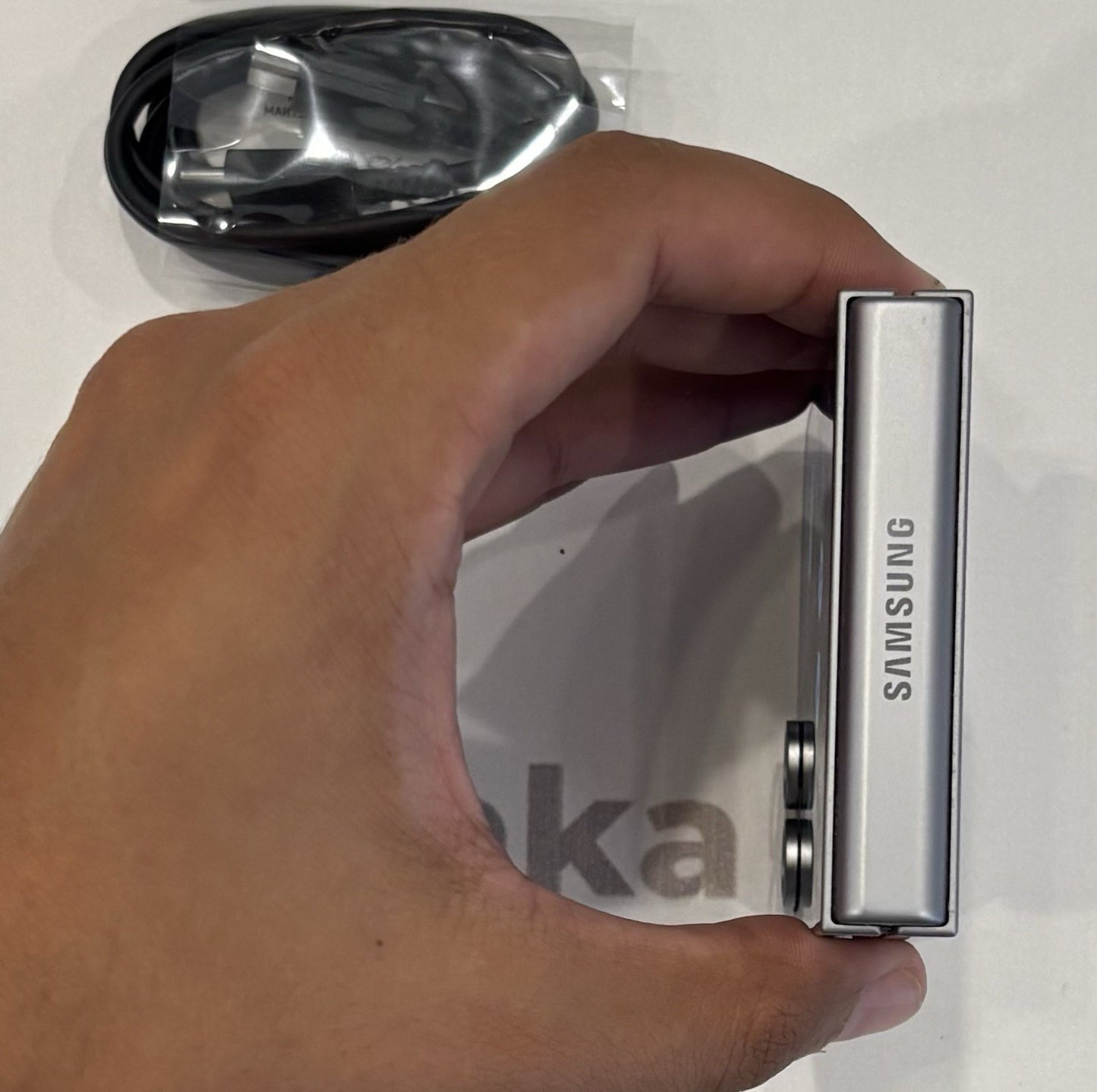 Samsung Galaxy Z Flip6 (SM-F741W) - 256GB Unlocked Silver - Great Condition