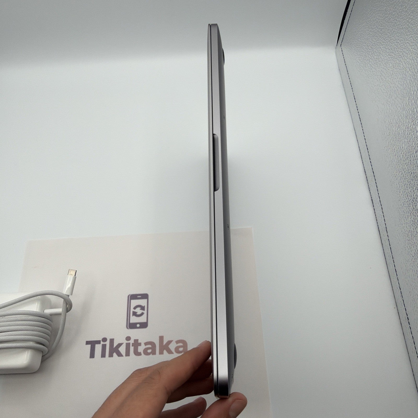 Apple MacBook Pro 2020 512GB Intel Core i7 13" Touch Bar- Great Condition