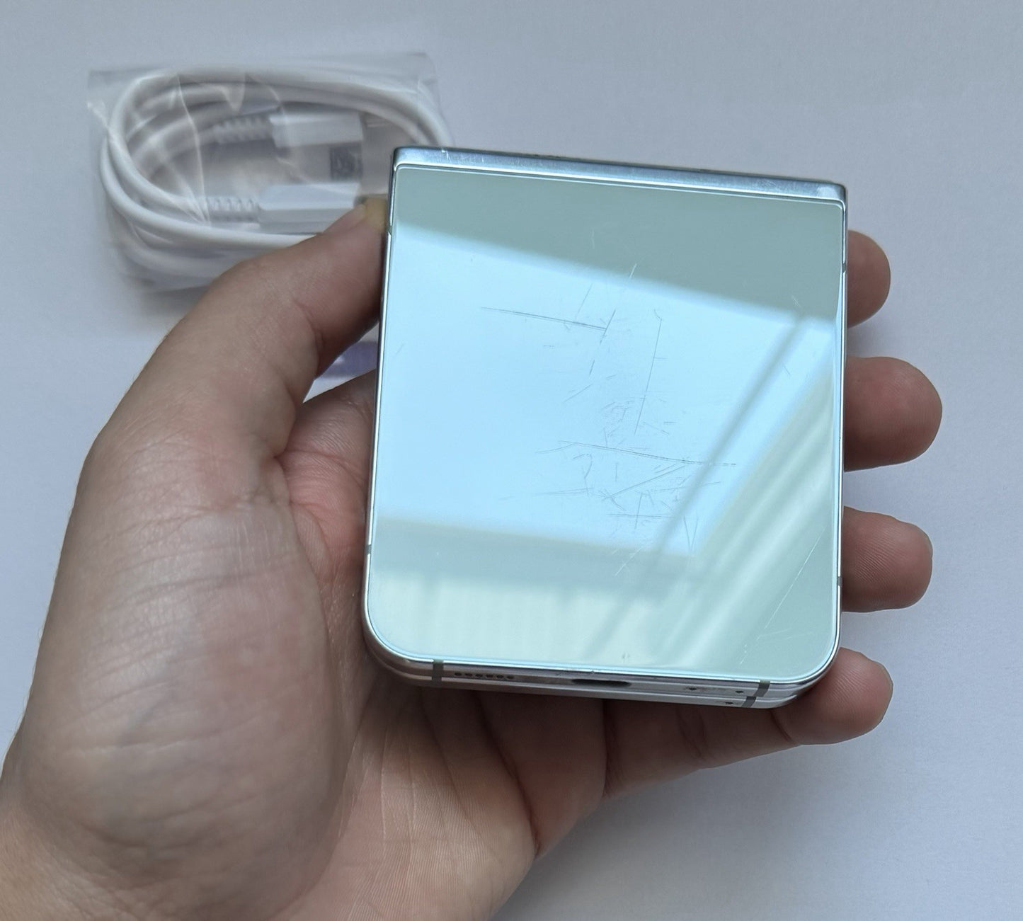 Samsung Galaxy Z Flip5 (SM-F731W) - 256GB Unlocked- Green - Good Condition