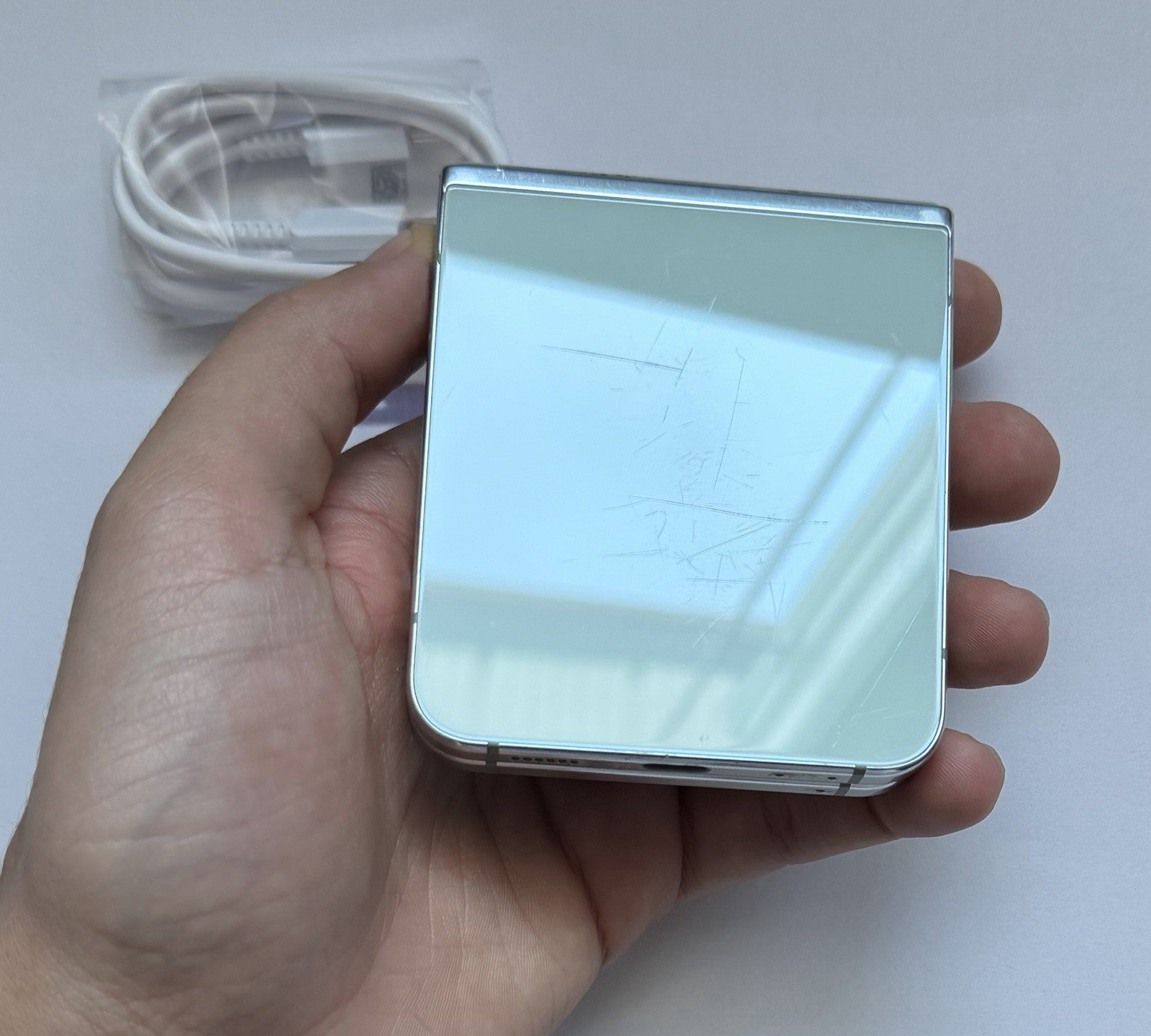 Samsung Galaxy Z Flip5 (SM-F731W) - 256GB Unlocked- Green - Good Condition