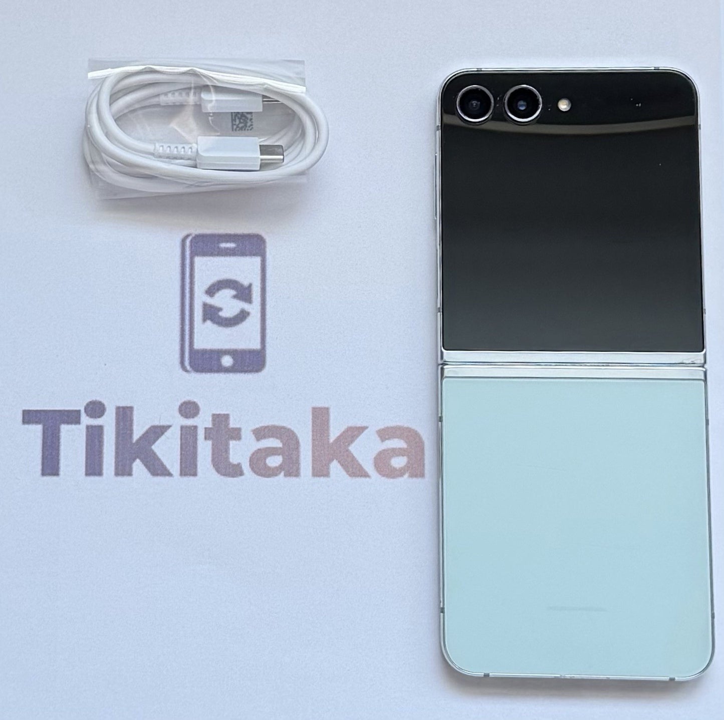 Samsung Galaxy Z Flip5 (SM-F731W) - 256GB Unlocked- Green - Good Condition