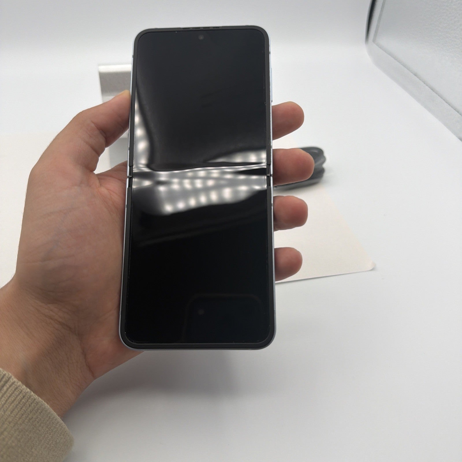 Samsung Galaxy Z Flip6 (SM-F741W) - 256GB Blue Unlocked | Good Condition