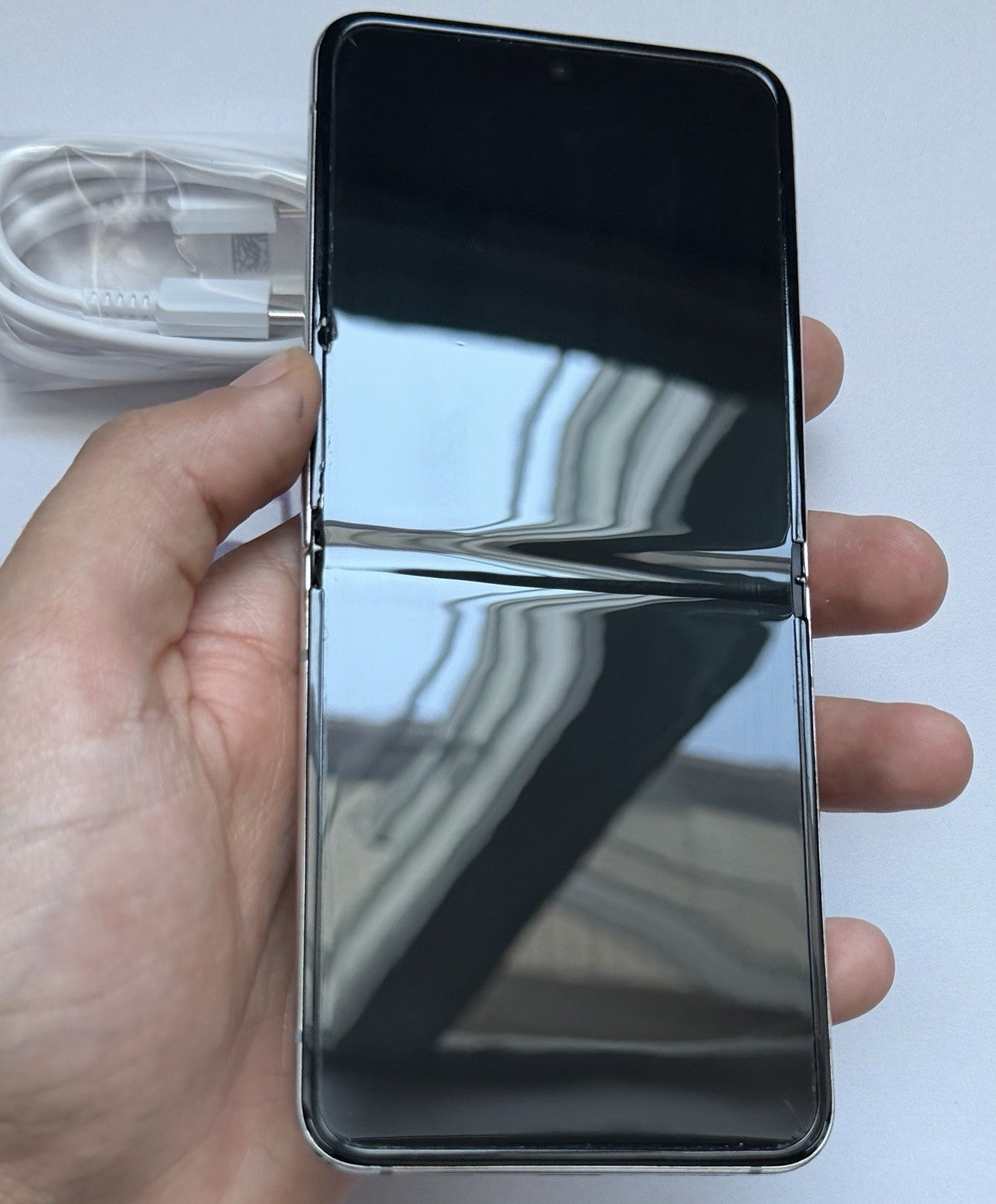 Samsung Galaxy Z Flip5 (SM-F731W) - 256GB Unlocked- Green - Good Condition